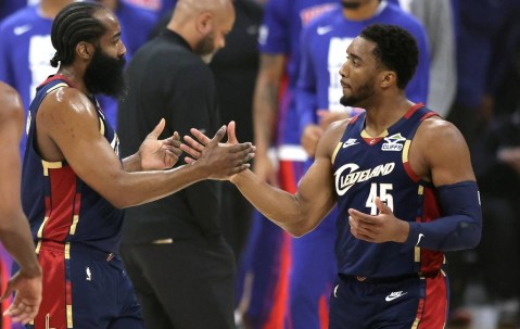终于支棱起来了！米切尔季后赛8次40+并列现役第5